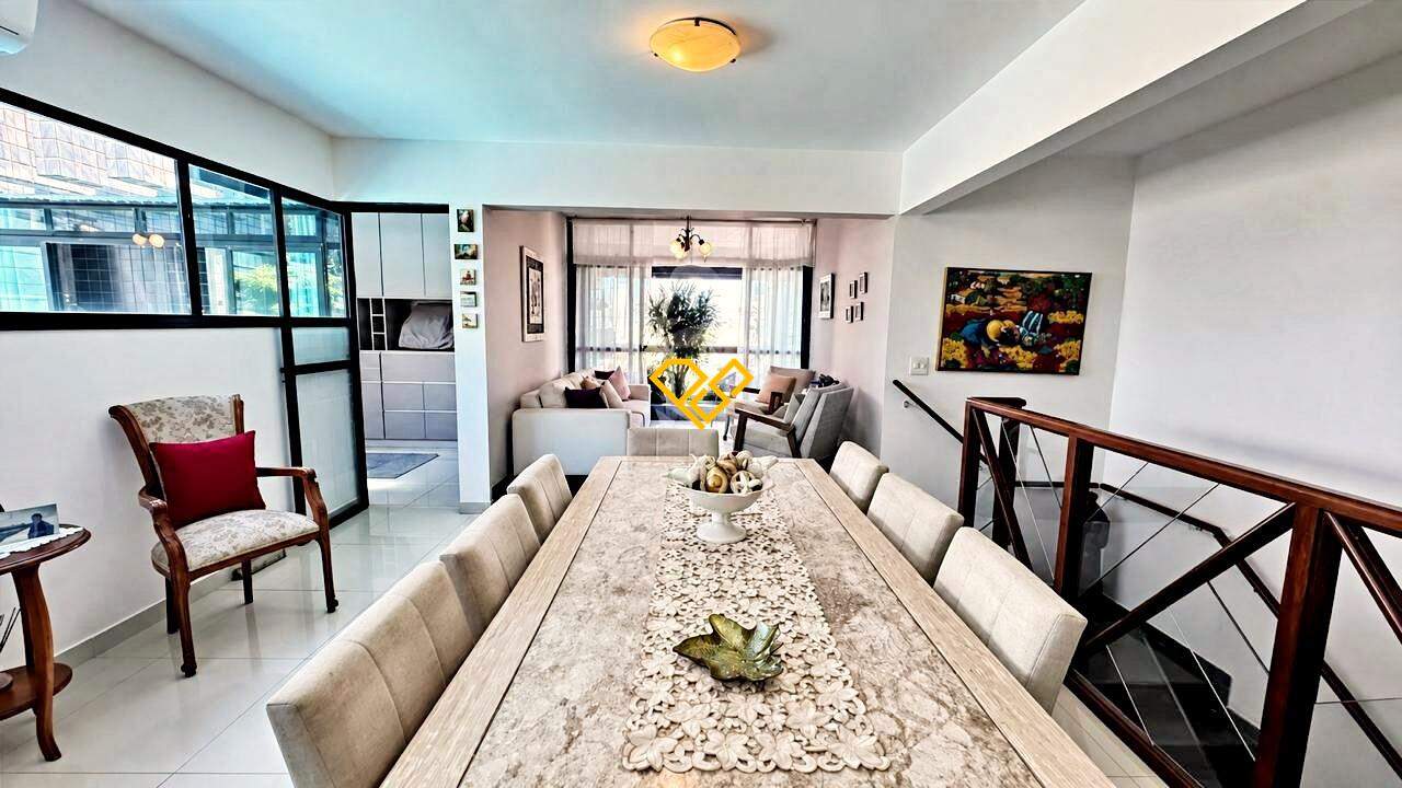 Cobertura à venda no Ponta da Praia: Sala 2º piso