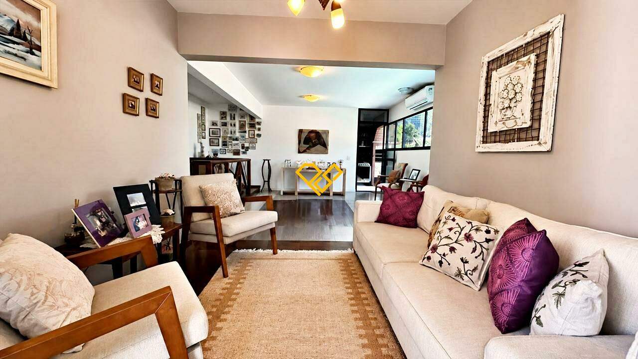Cobertura à venda no Ponta da Praia: Sala 1º piso