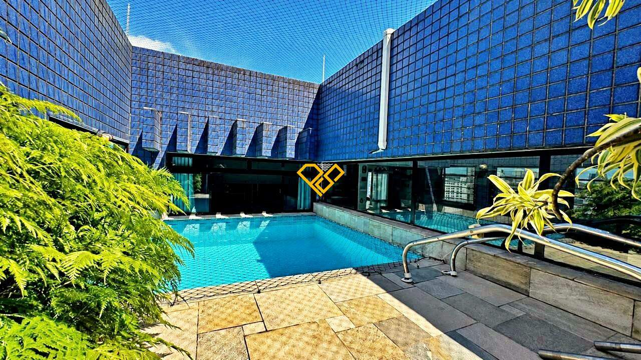 Cobertura à venda no Ponta da Praia: Piscina