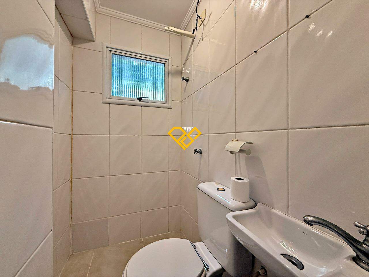 Apartamento para aluguel no Embaré: Wc de serviço