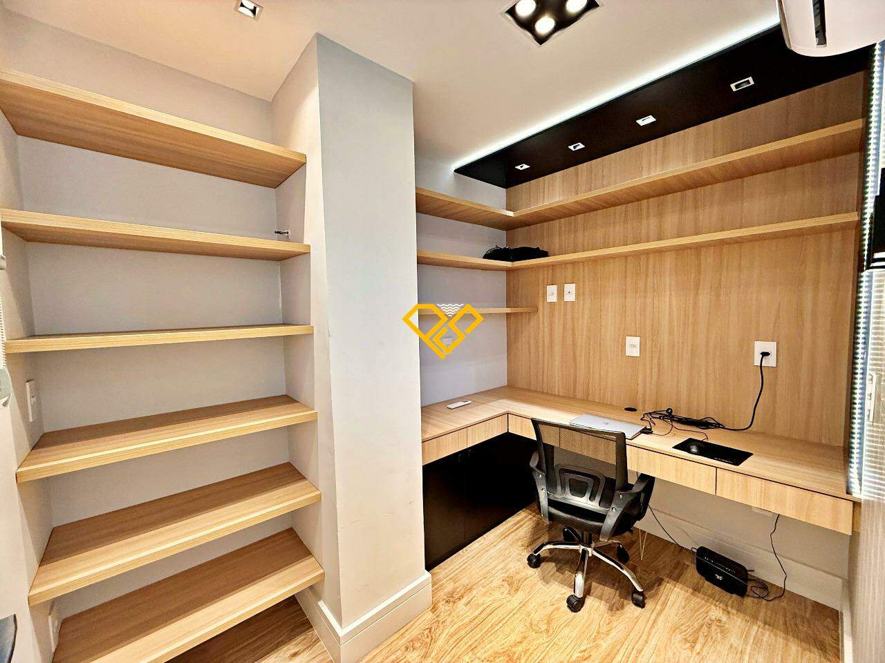 Apartamento à venda no Gonzaga: Dependência