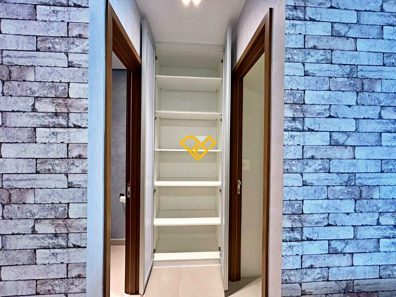 Apartamento para aluguel no Boqueirão: Roupeiro