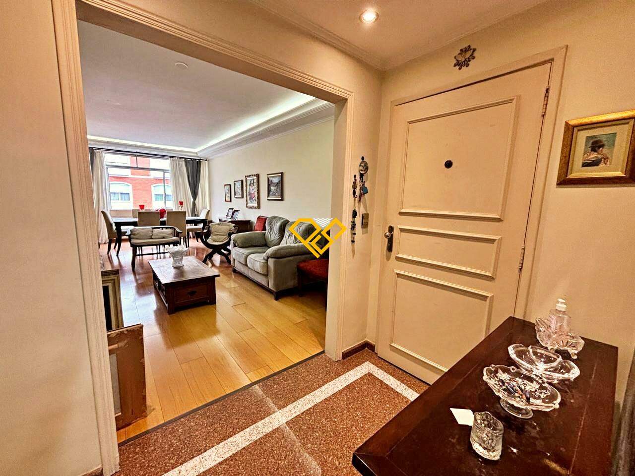 Apartamento à venda no Gonzaga: Hall social