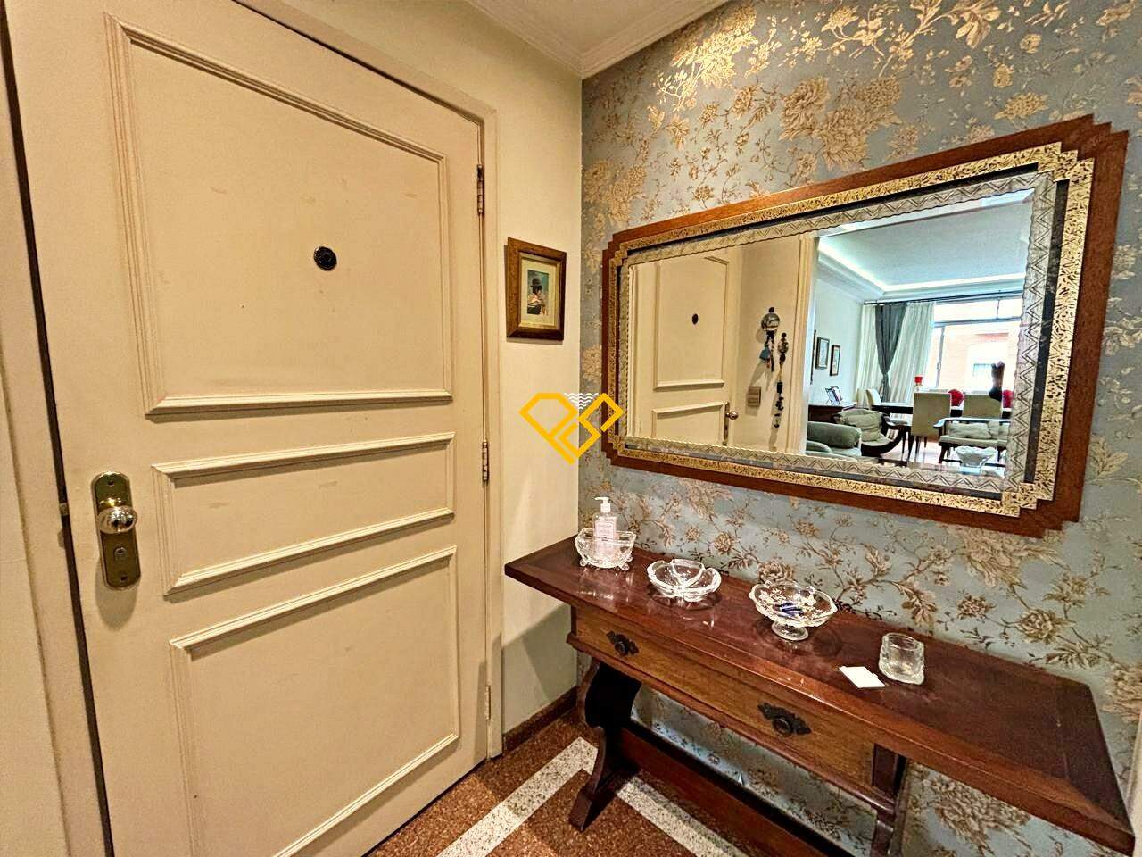 Apartamento à venda no Gonzaga: Hall social