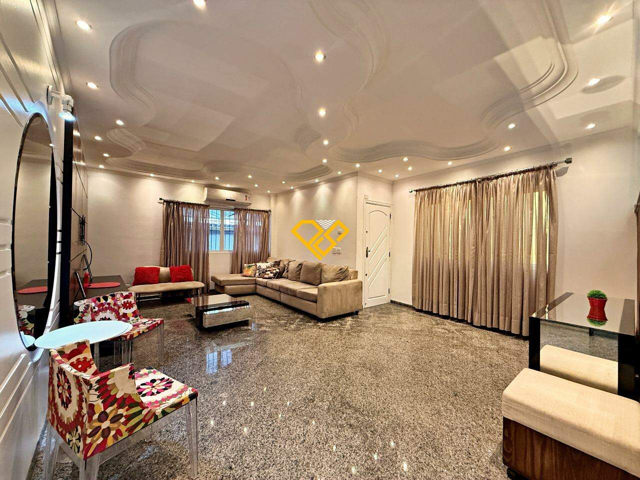 Sobrado à venda no Ponta da Praia: Sala