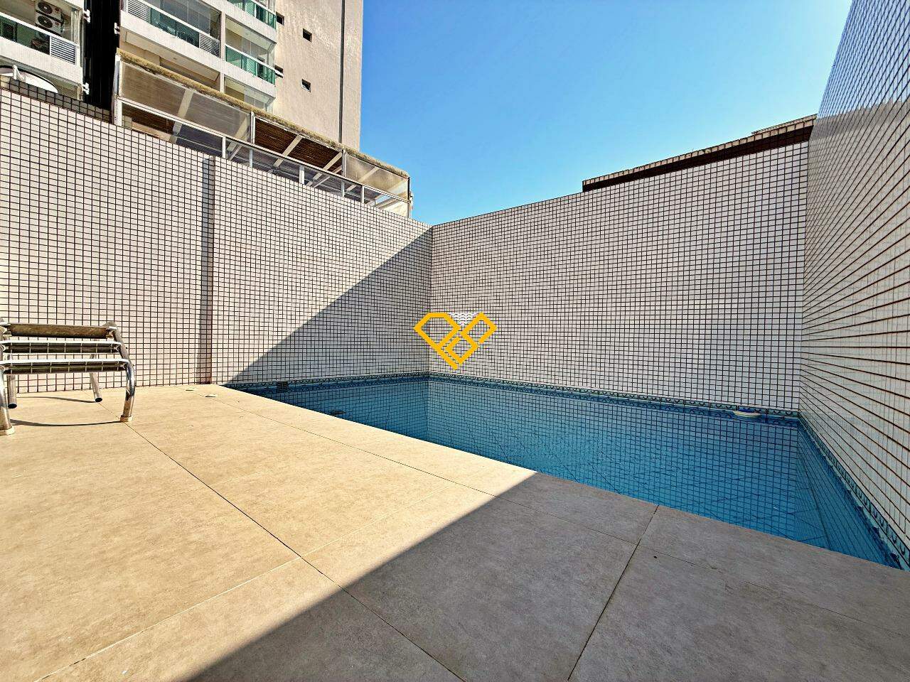 Sobrado à venda no Ponta da Praia: Piscina