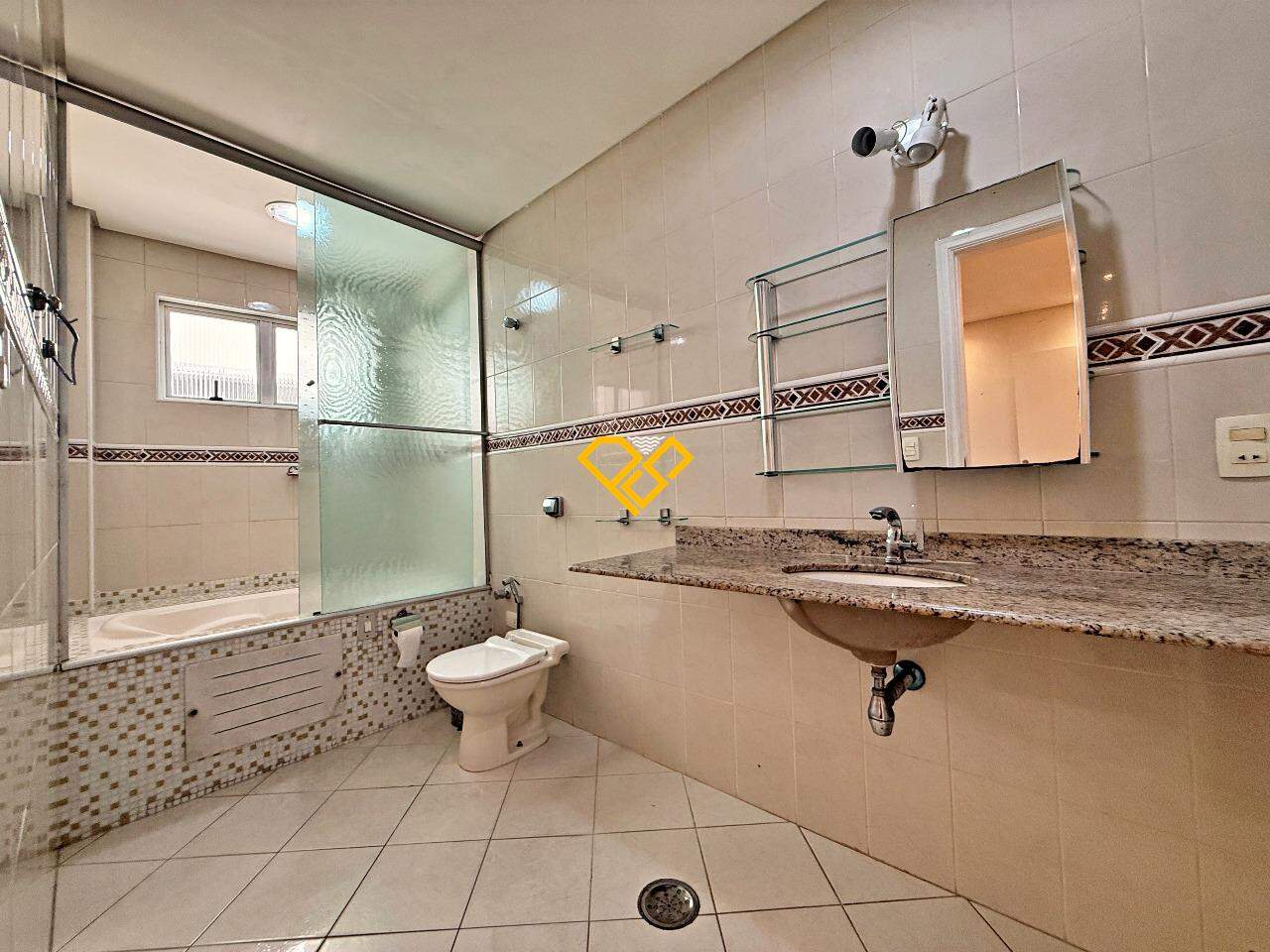 Sobrado à venda no Ponta da Praia: Wc suíte 2