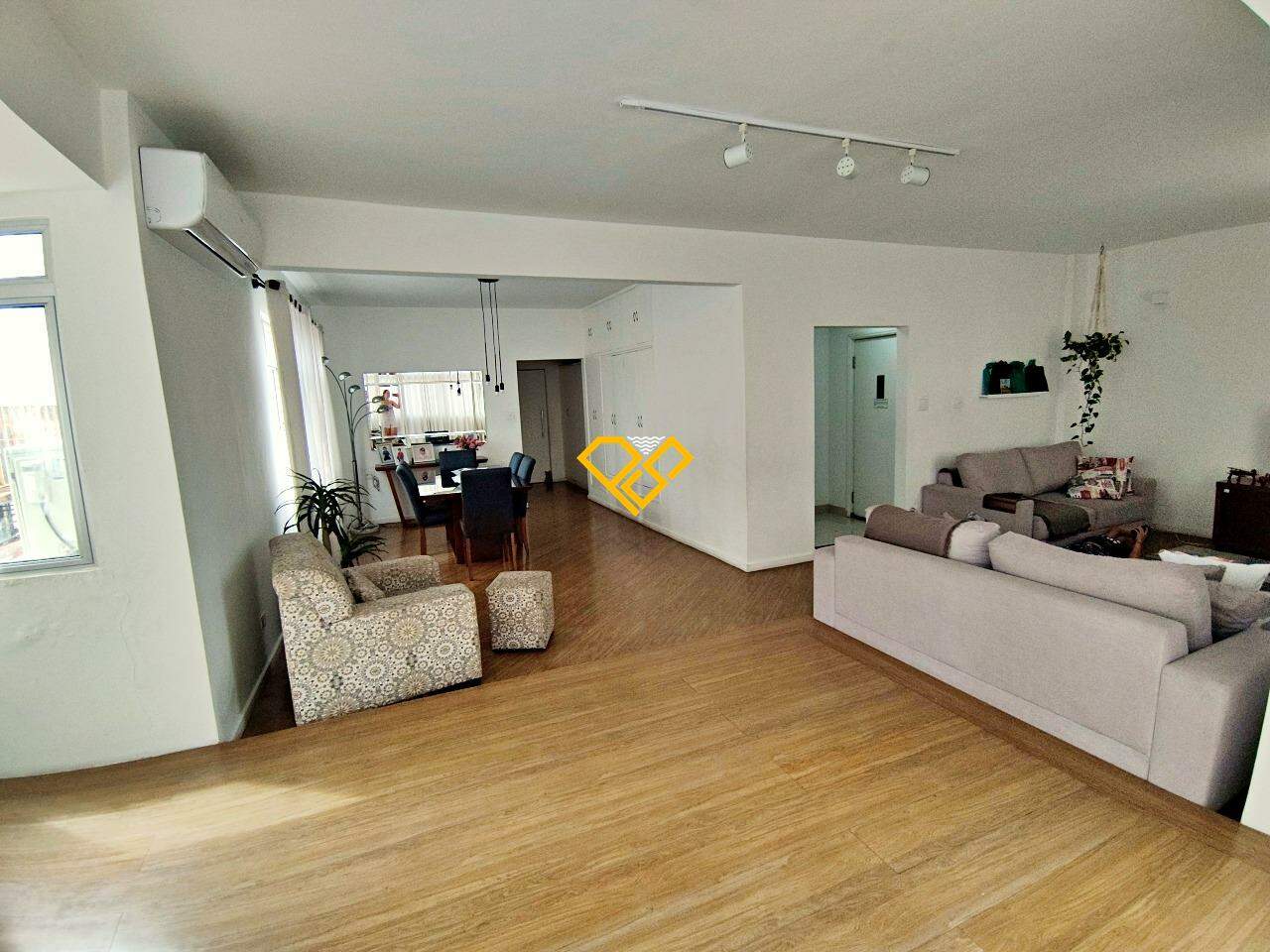 Apartamento à venda no Ponta da Praia: Sala