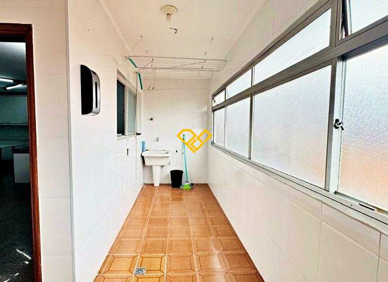 Apartamento à venda no Ponta da Praia: Área de serviço