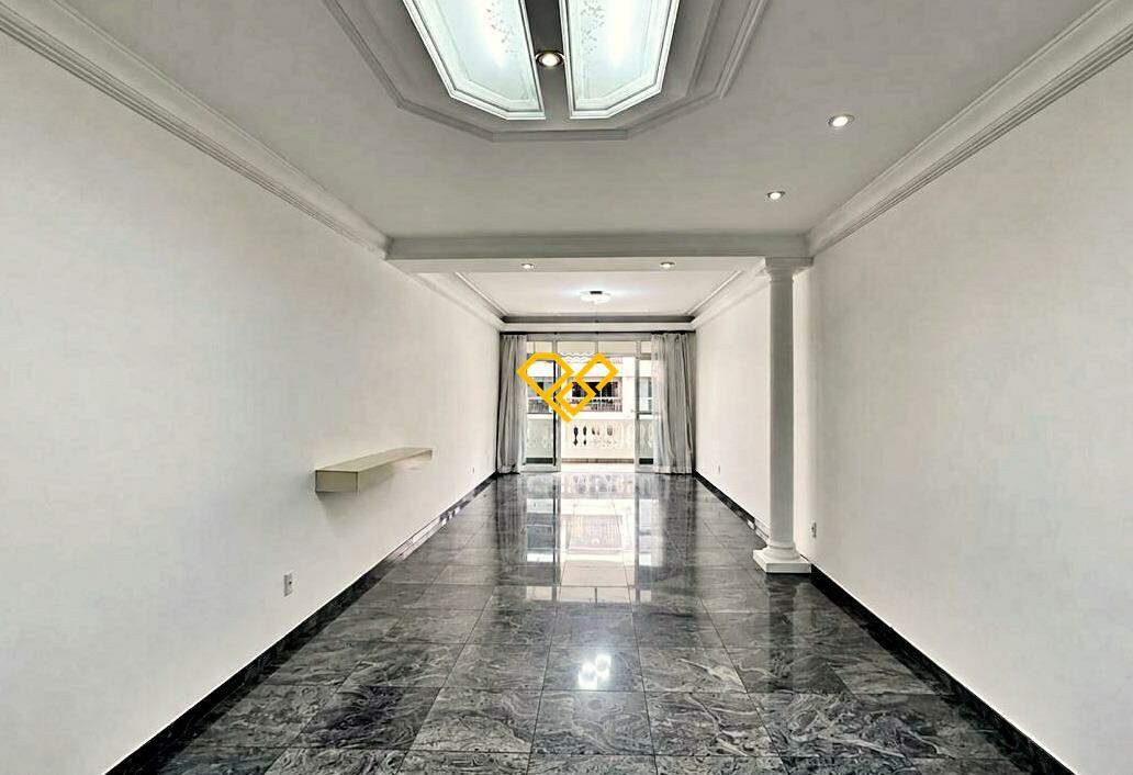 Apartamento à venda no Ponta da Praia: Sala