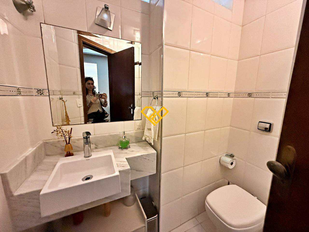 Apartamento à venda no Gonzaga: Lavabo