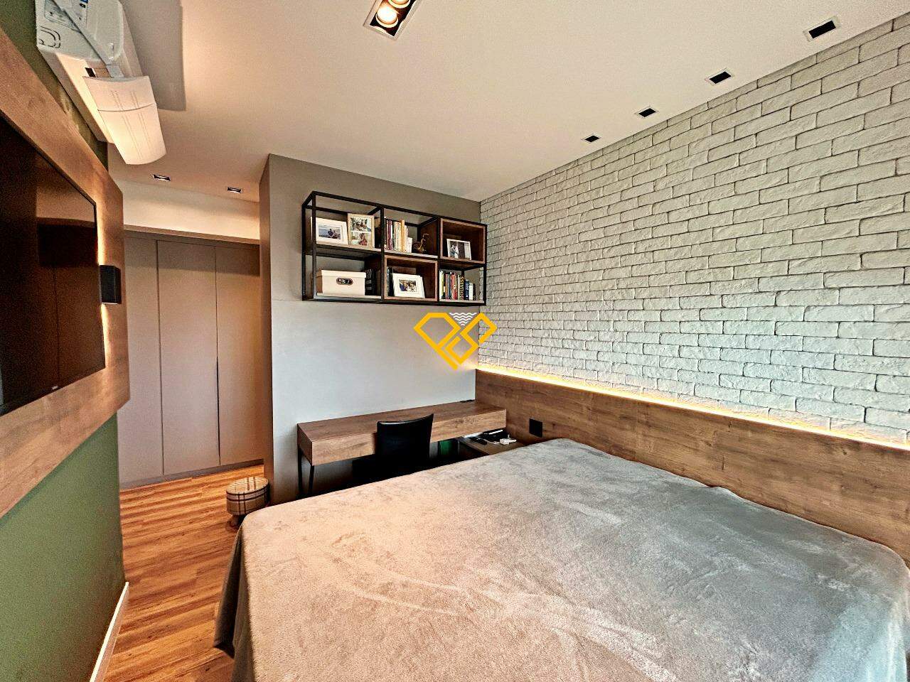 Apartamento à venda no Ponta da Praia: Suíte 1