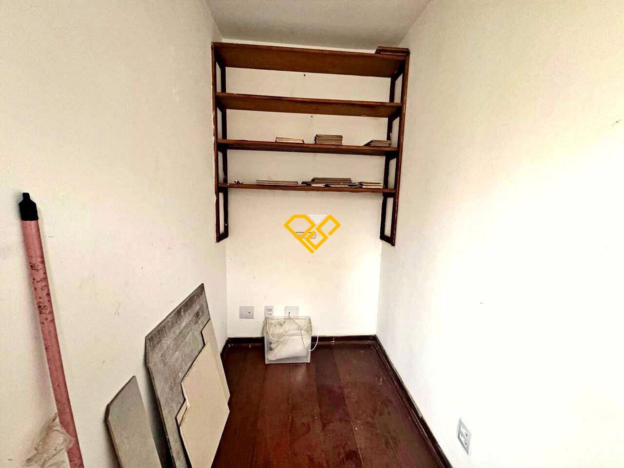 Apartamento à venda no Ponta da Praia: Dependência