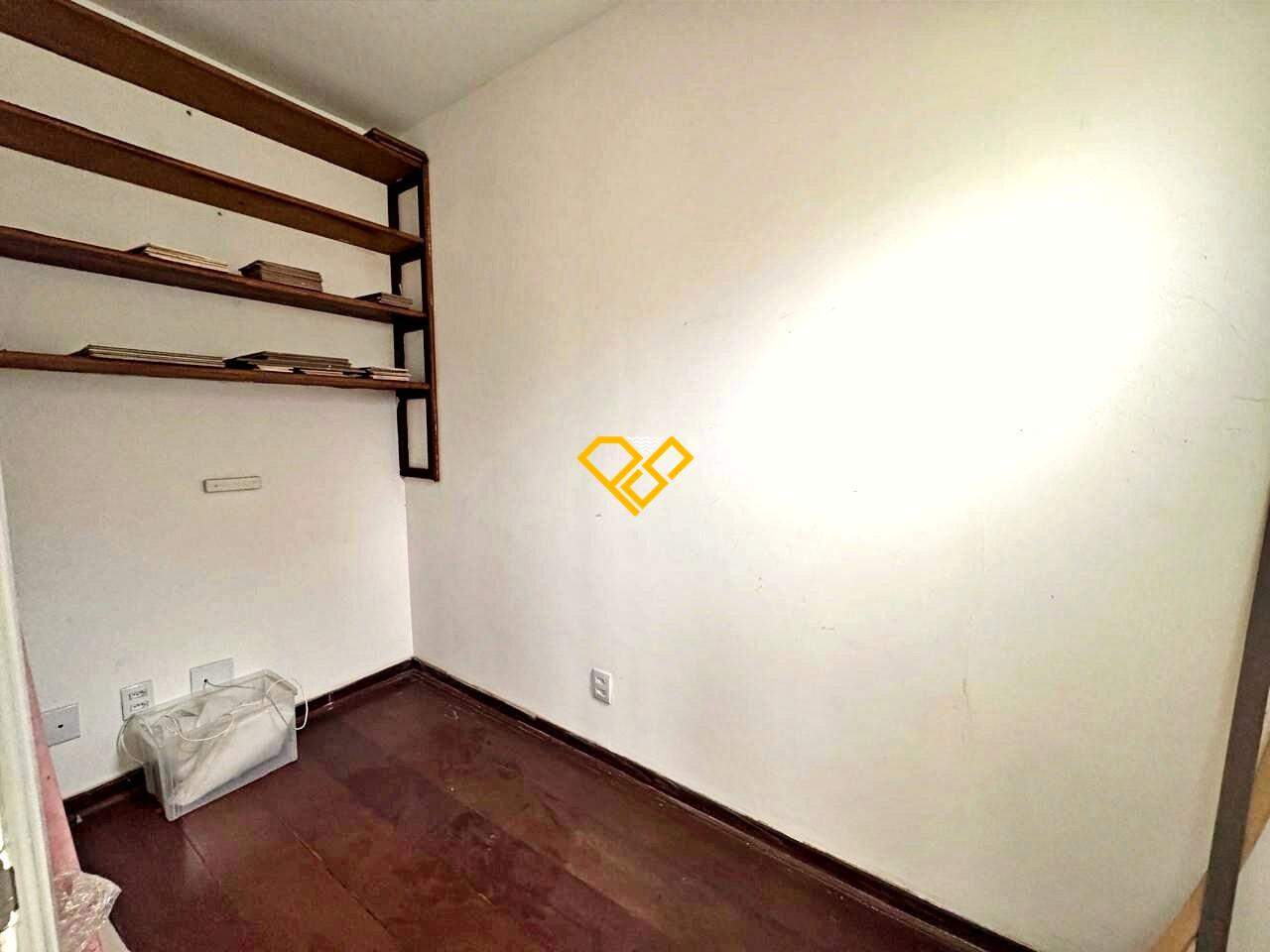 Apartamento à venda no Ponta da Praia: Dependência