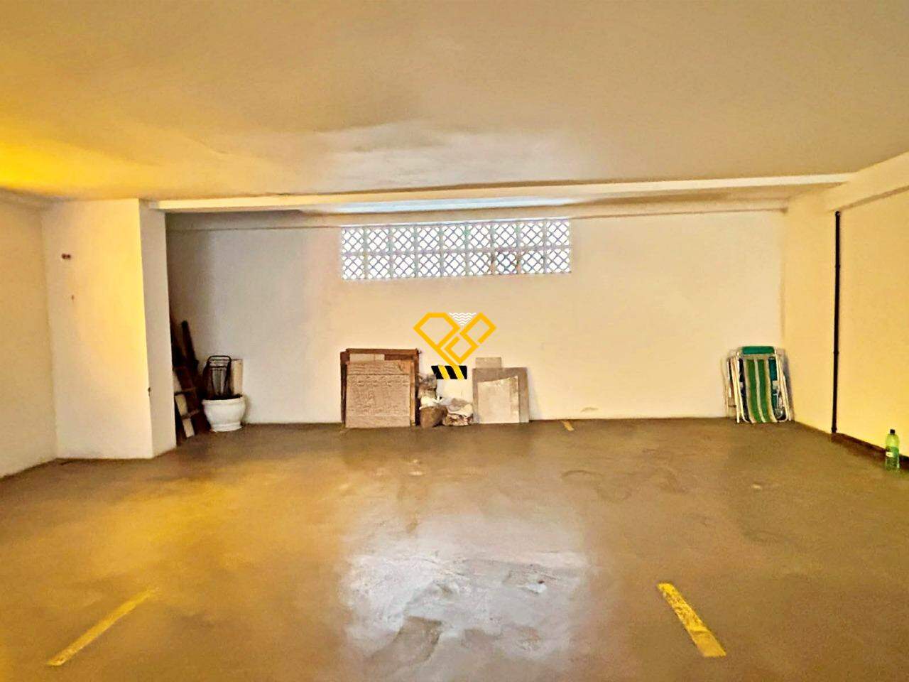 Apartamento à venda no Ponta da Praia: Garagem