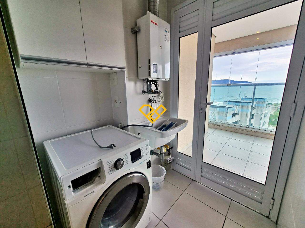 Apartamento Duplex à venda no José Menino: Área de serviço