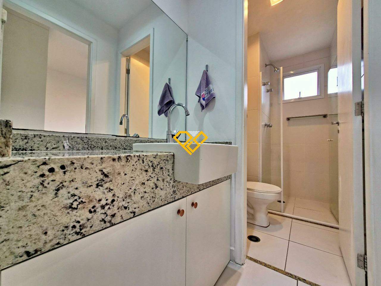 Apartamento Duplex à venda no José Menino: Wc social