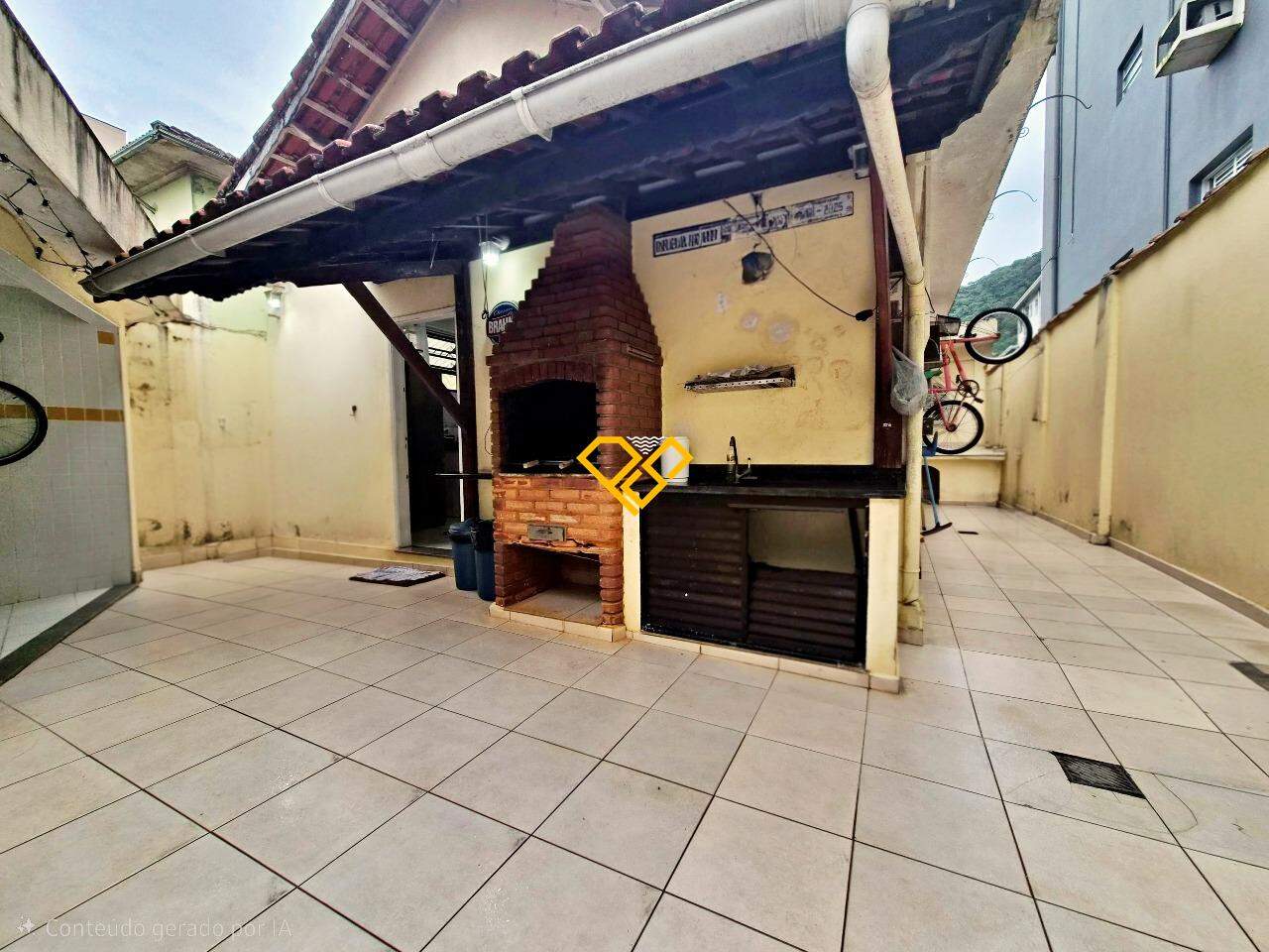 Casa à venda no Vila Belmiro: Quintal com churrasqueira