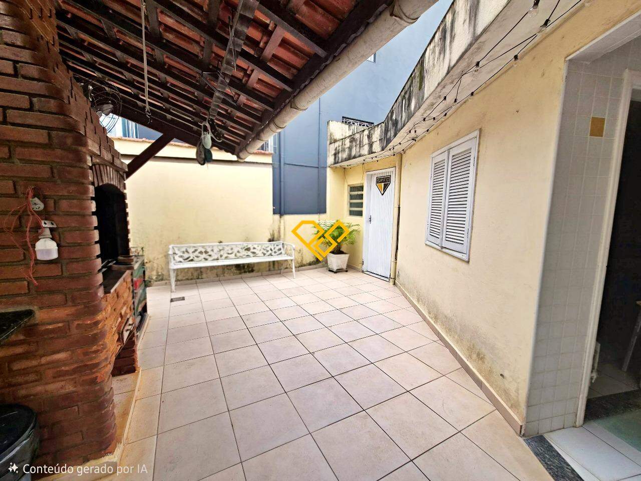 Casa à venda no Vila Belmiro: Quintal com churrasqueira