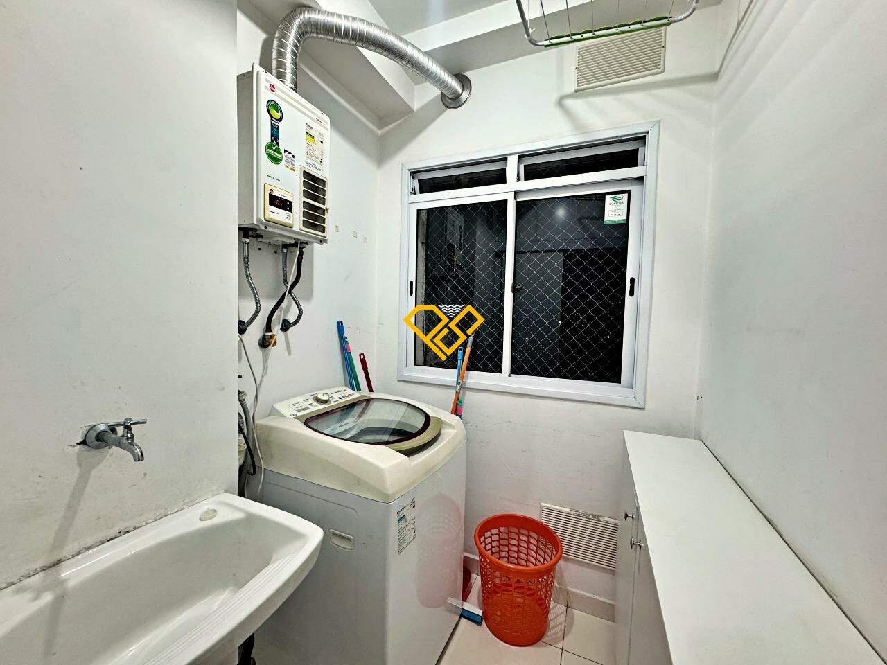 Apartamento para aluguel no Marapé: Área de serviço