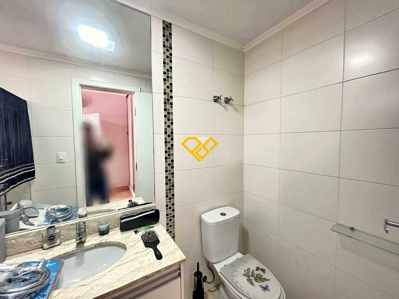 Apartamento à venda no Gonzaga: Wc suíte