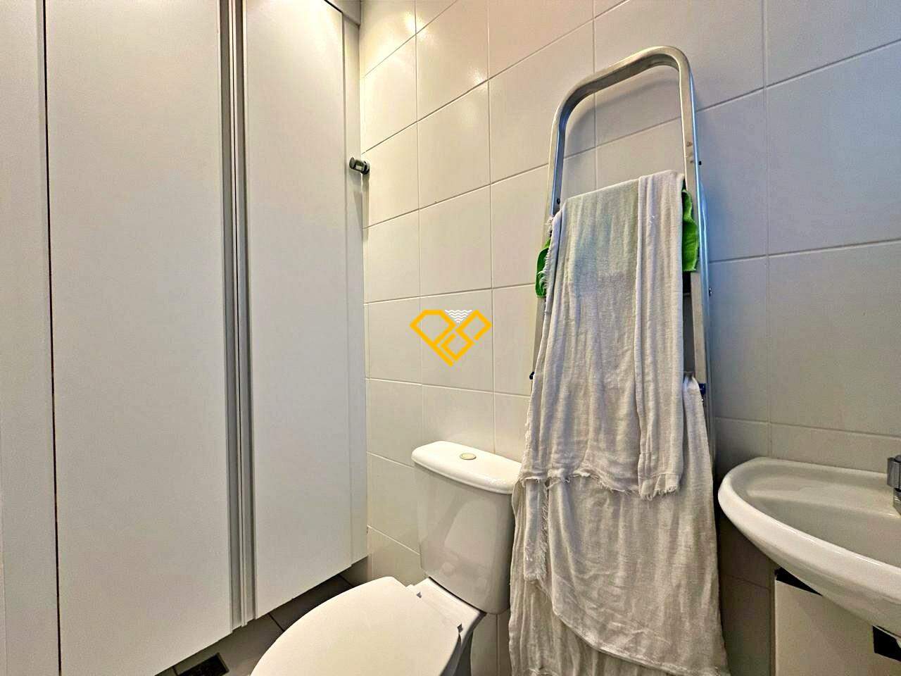 Apartamento à venda no Gonzaga: Wc de serviço