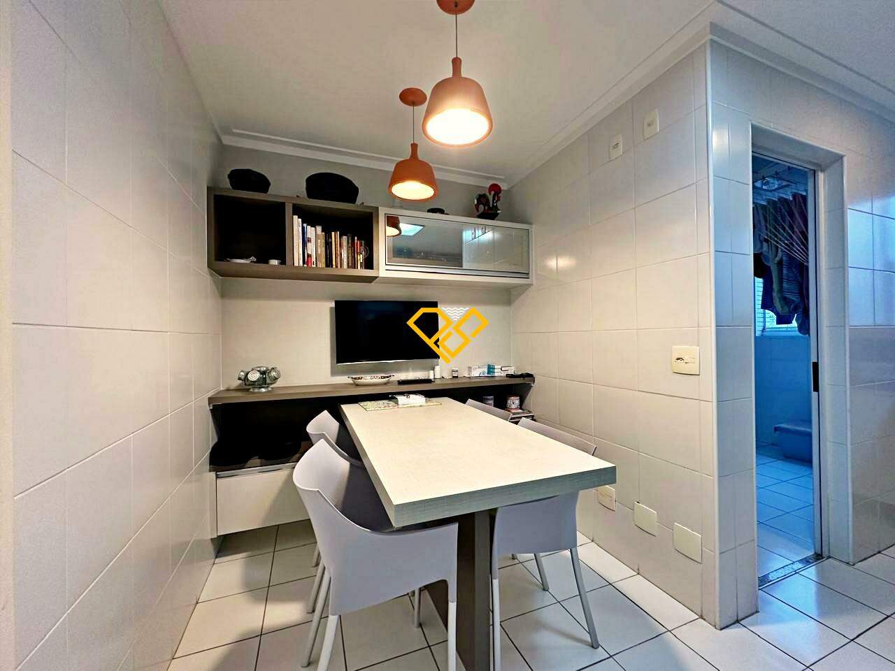 Apartamento à venda no Gonzaga: Cozinha