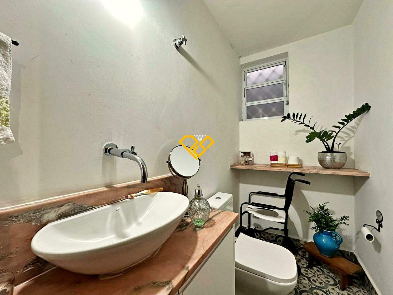 Sobrado para aluguel no Boqueirão: Lavabo