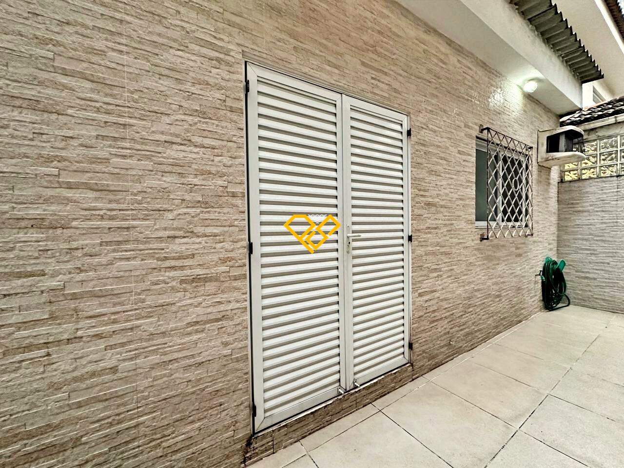 Sobrado para aluguel no Boqueirão: Edícula