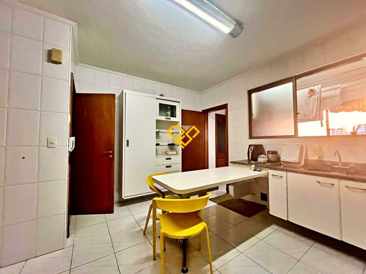 Apartamento à venda no Ponta da Praia: Cozinha