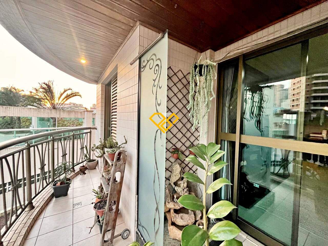 Apartamento à venda no Ponta da Praia: Varanda