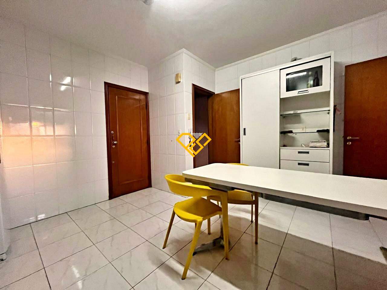 Apartamento à venda no Ponta da Praia: Cozinha