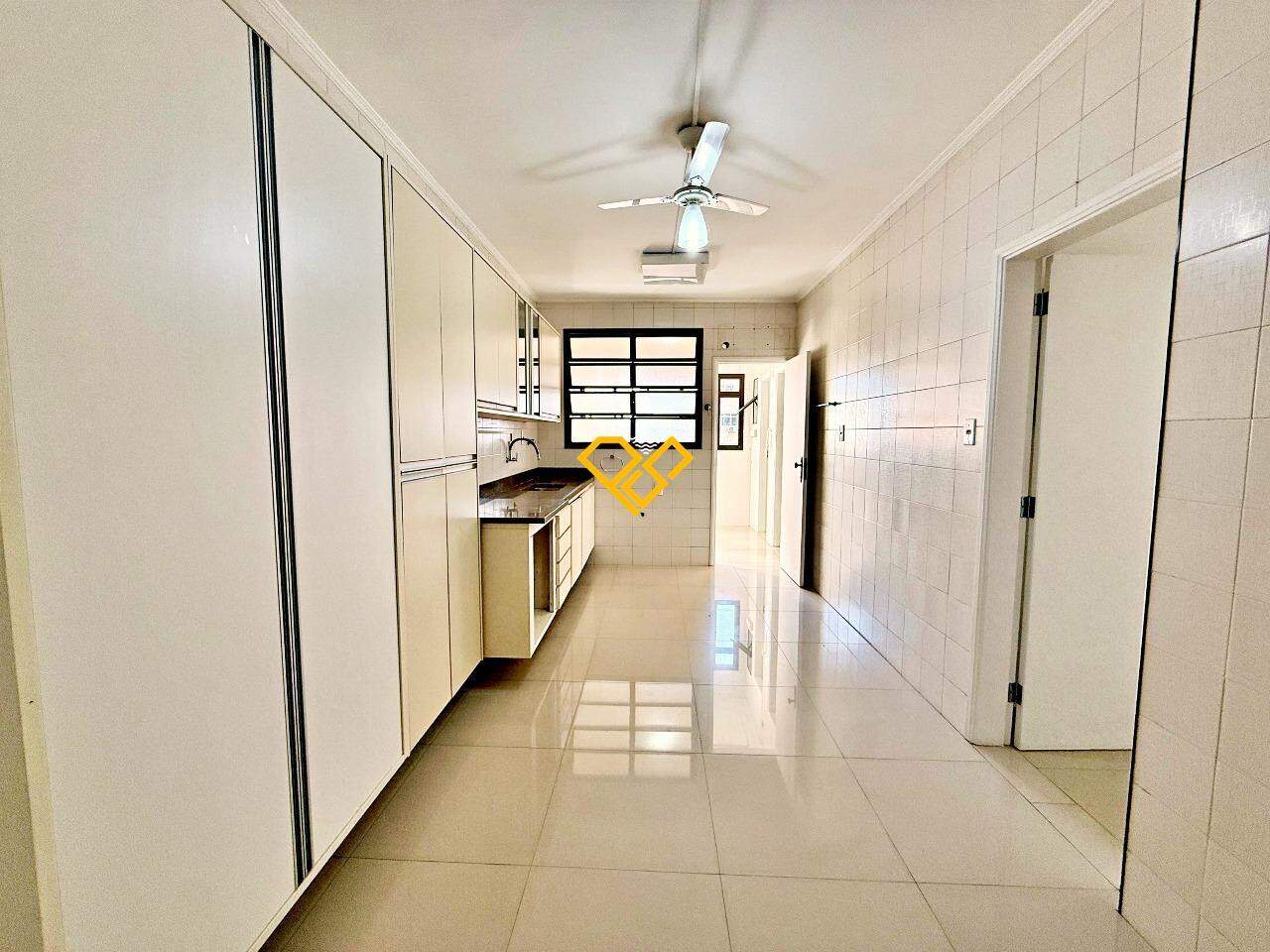 Apartamento à venda no Ponta da Praia: Cozinha