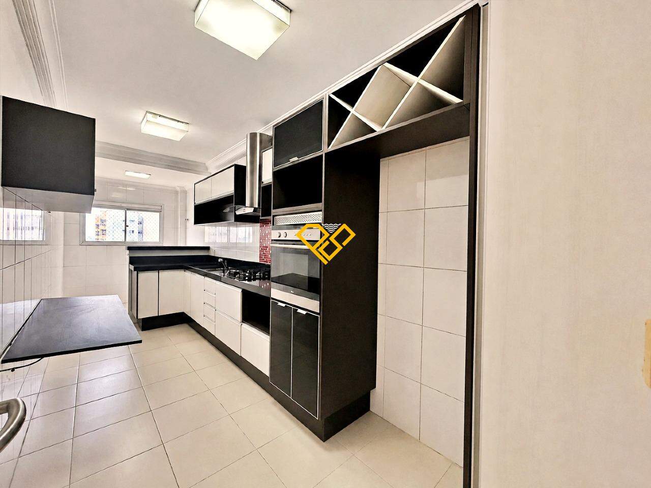 Apartamento para aluguel no Ponta da Praia: Cozinha