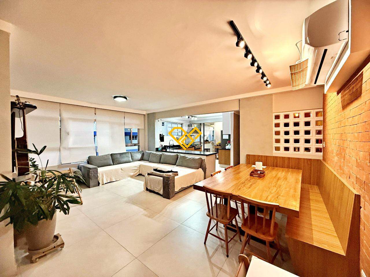 Apartamento à venda no Ponta da Praia: Sala