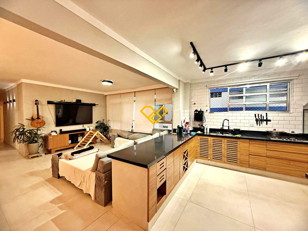 Apartamento para aluguel no Ponta da Praia: Sala e cozinha