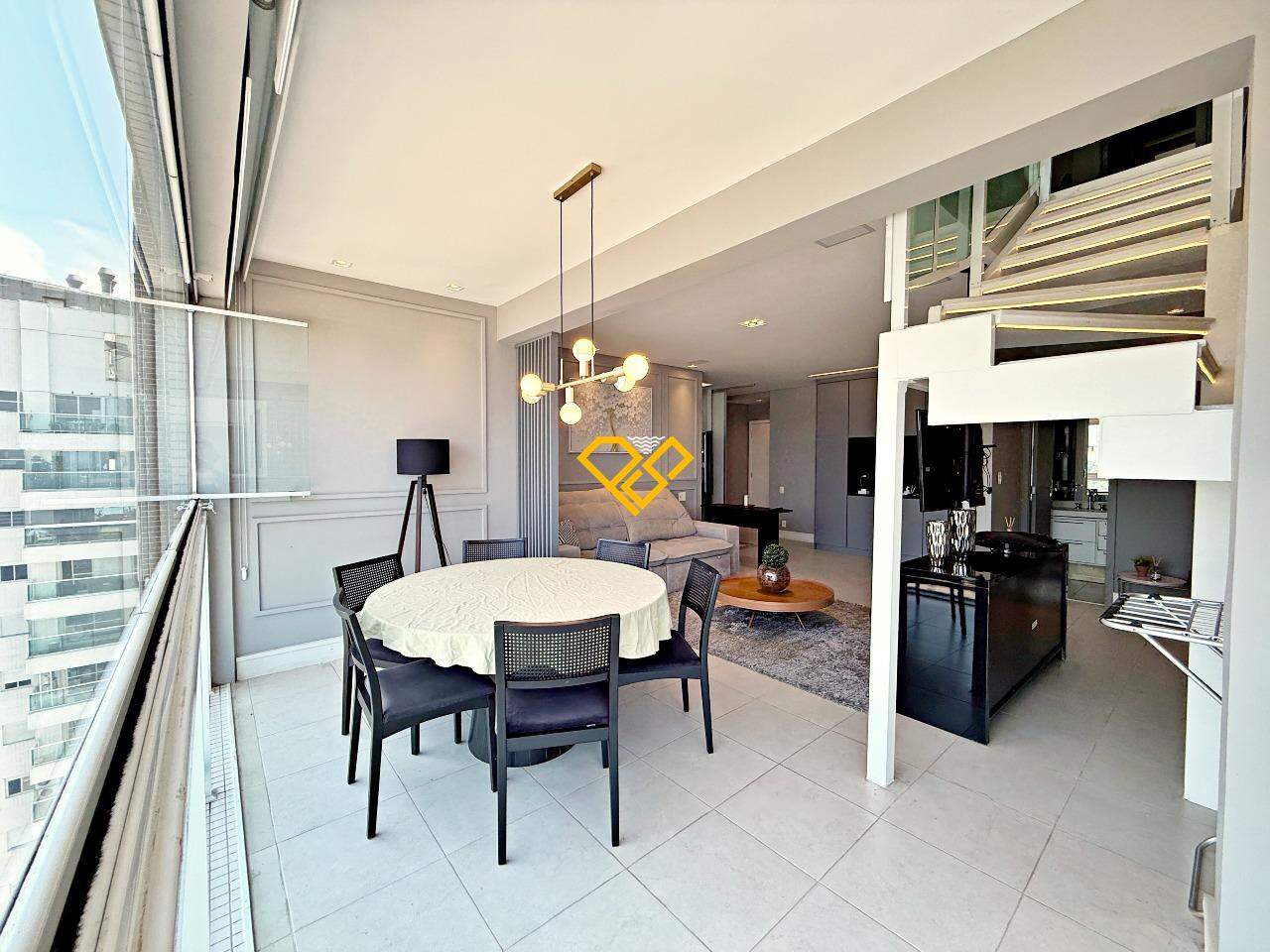 Cobertura à venda no José Menino: Sala e varanda