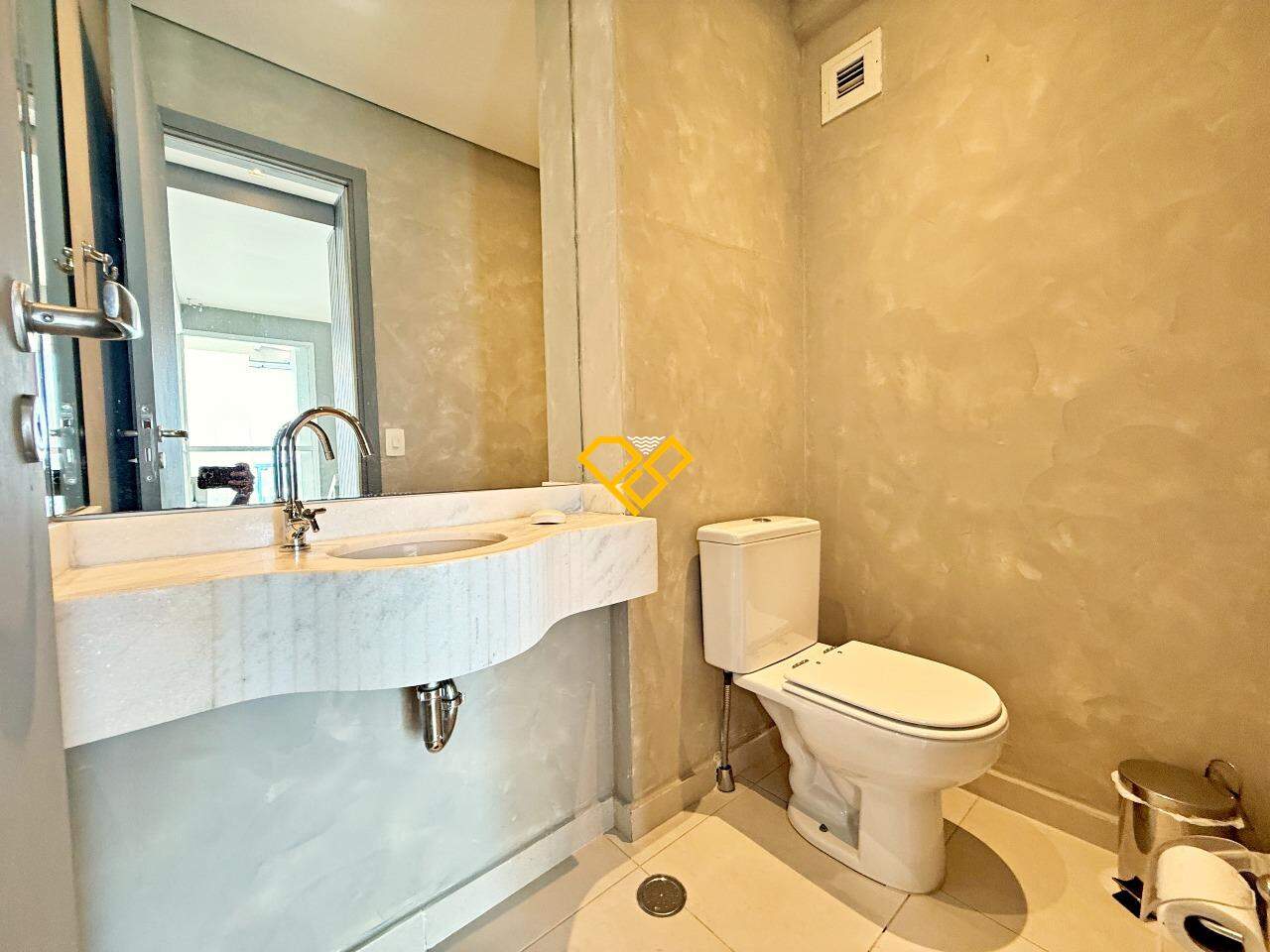 Cobertura à venda no José Menino: Lavabo