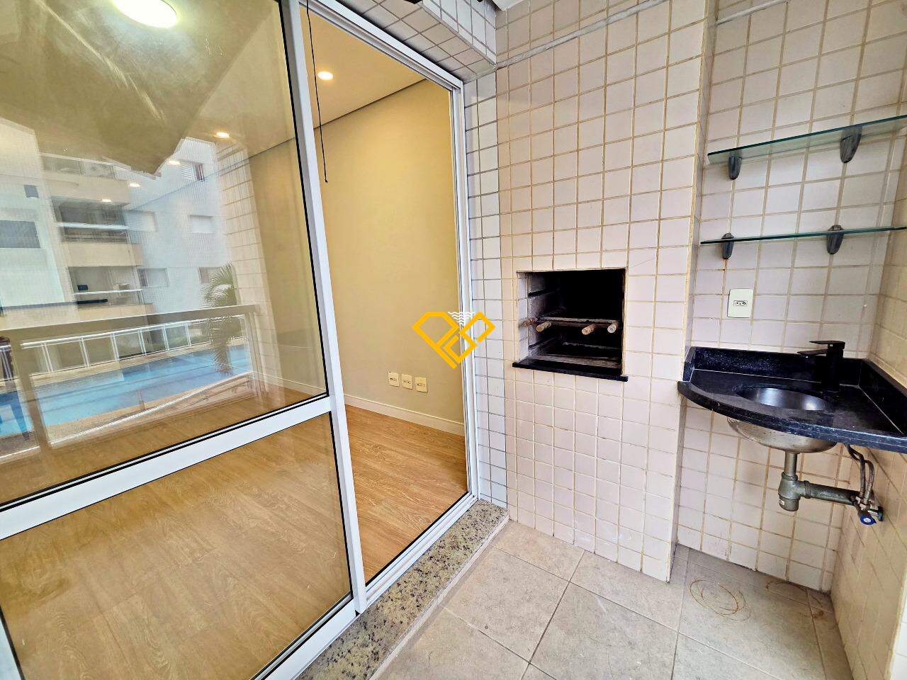 Apartamento para aluguel no Ponta da Praia: Varanda