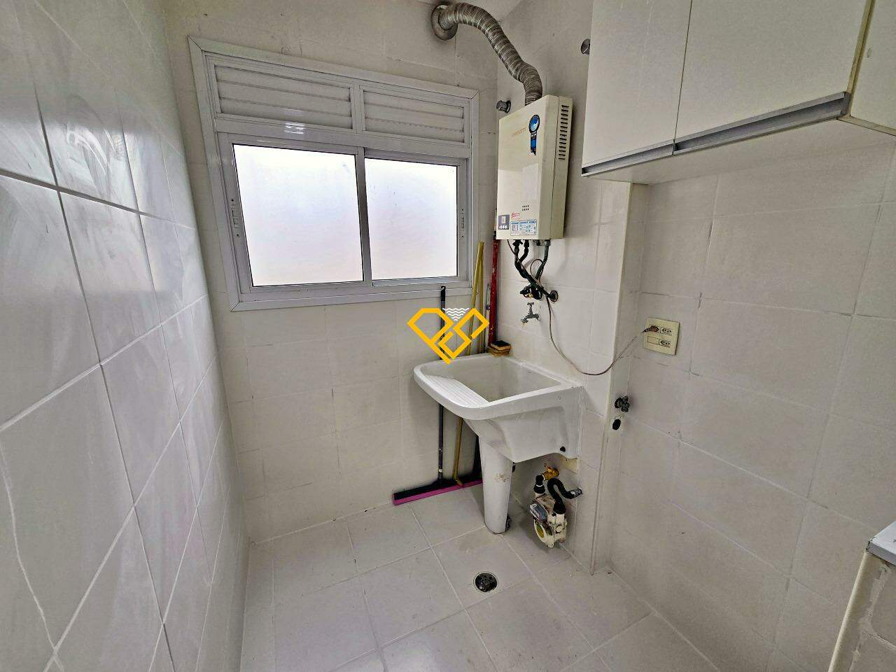Apartamento para aluguel no Ponta da Praia: Área de serviço