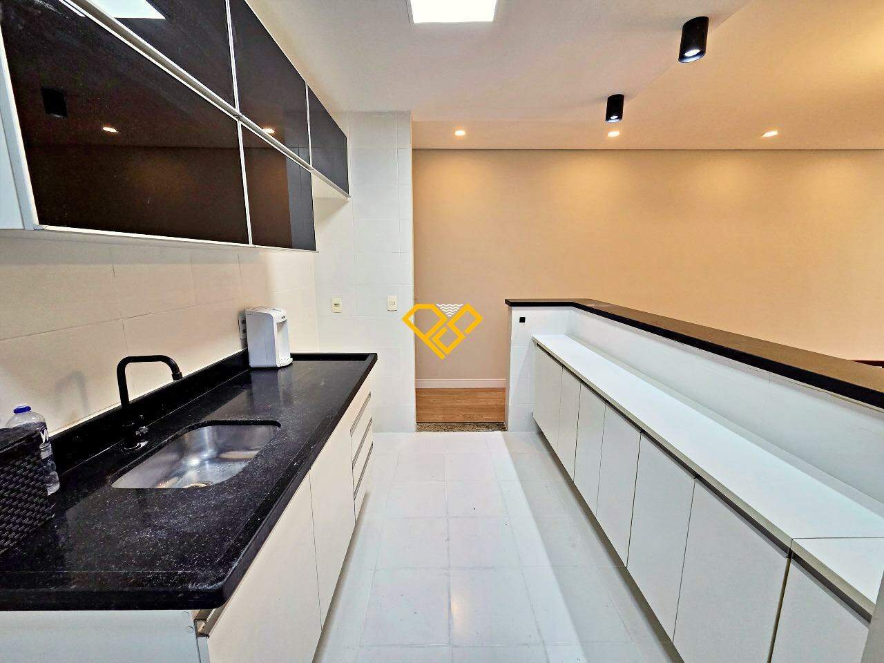 Apartamento para aluguel no Ponta da Praia: Cozinha