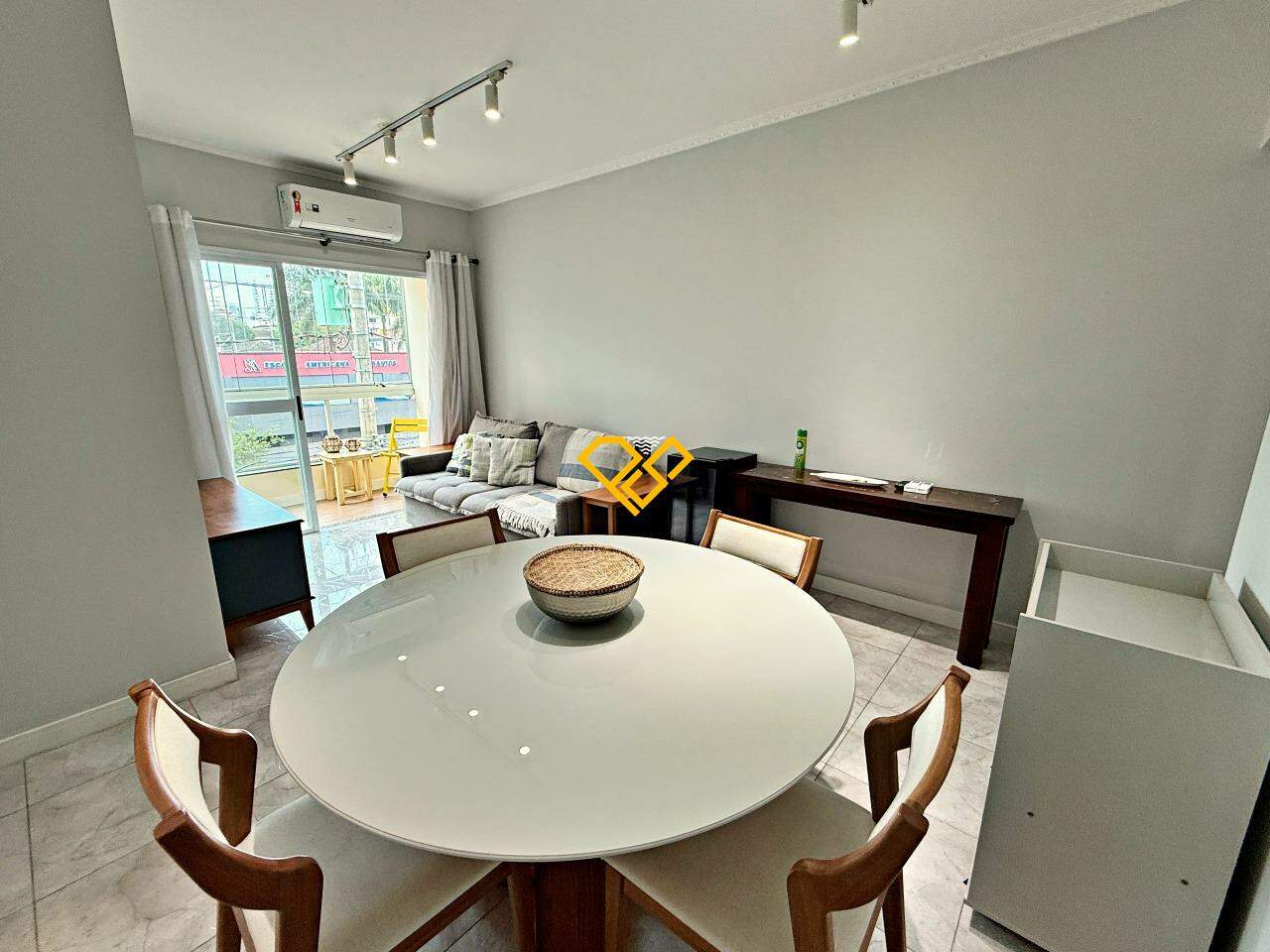 Apartamento para aluguel no Encruzilhada: Sala