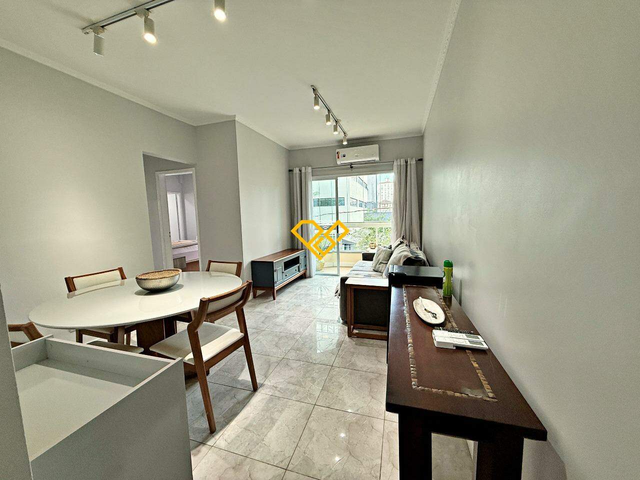 Apartamento para aluguel no Encruzilhada: Sala