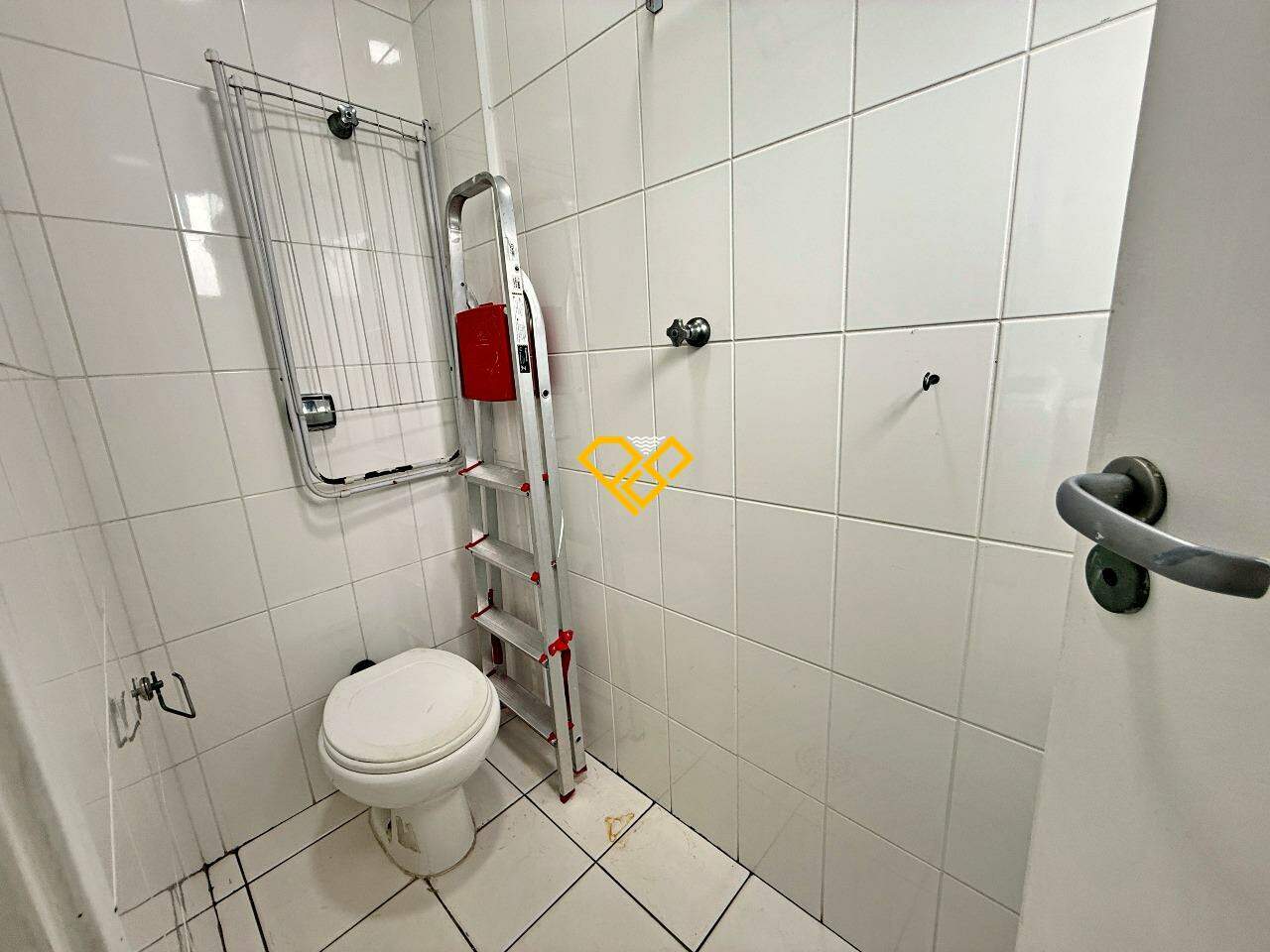Apartamento para aluguel no Encruzilhada: Wc de serviço