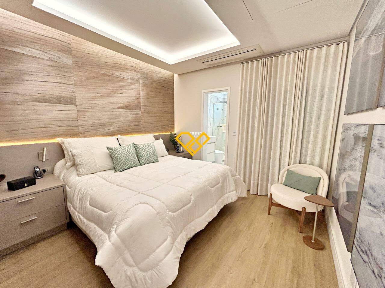 Apartamento à venda no Ponta da Praia: Suíte 1