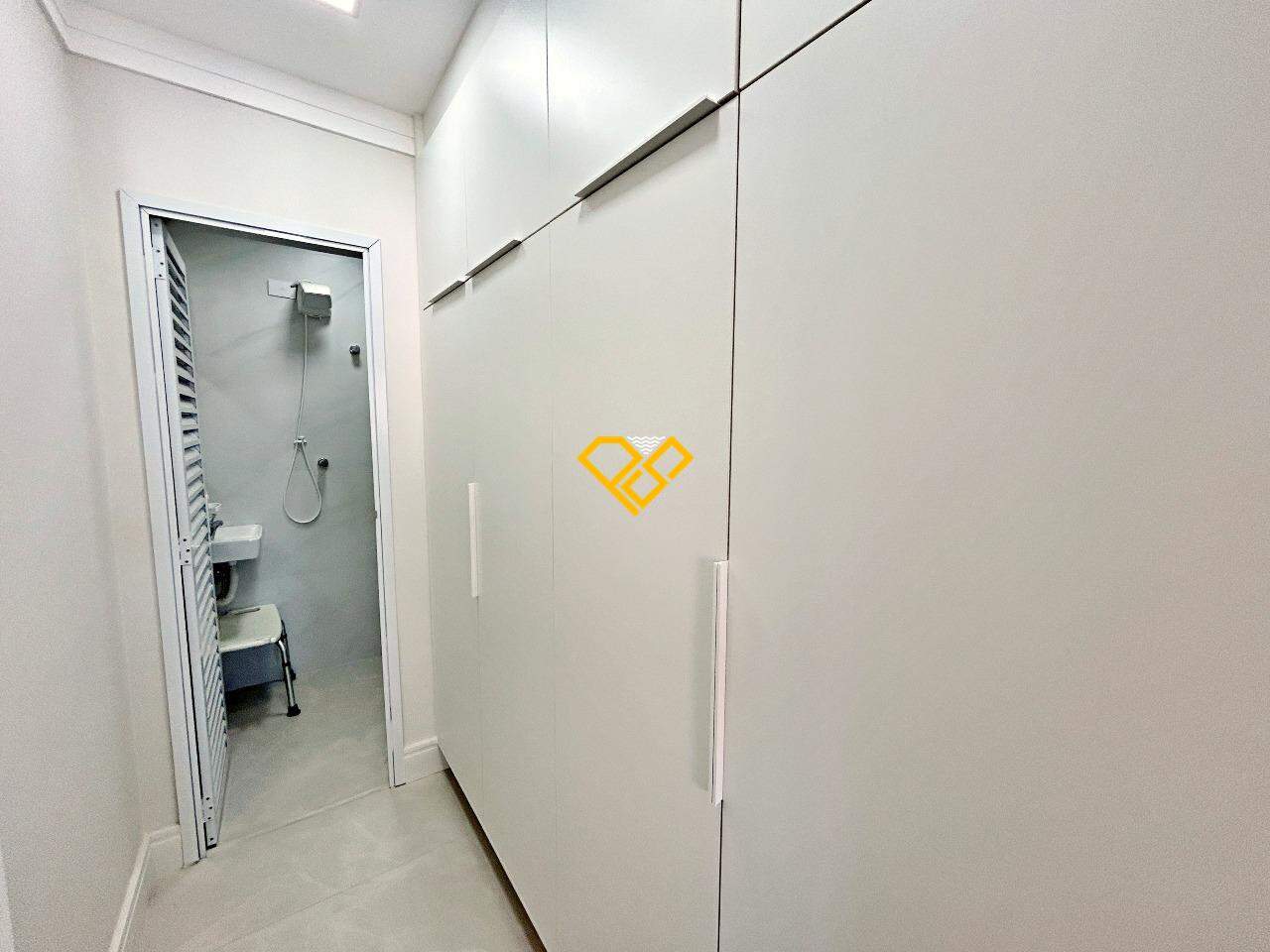 Apartamento à venda no Ponta da Praia: Dependência