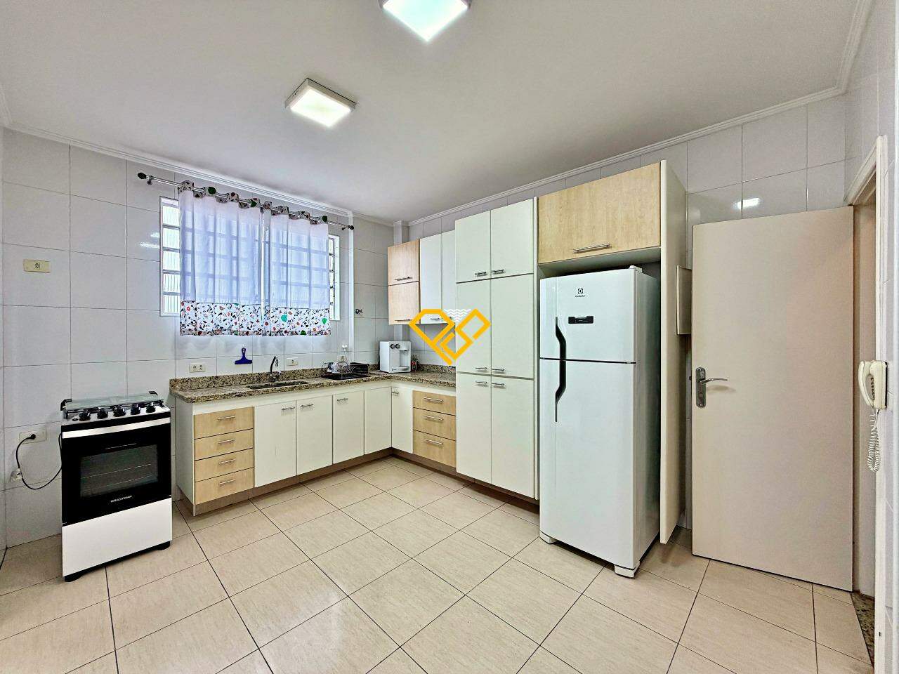 Apartamento para aluguel no Embaré: Cozinha