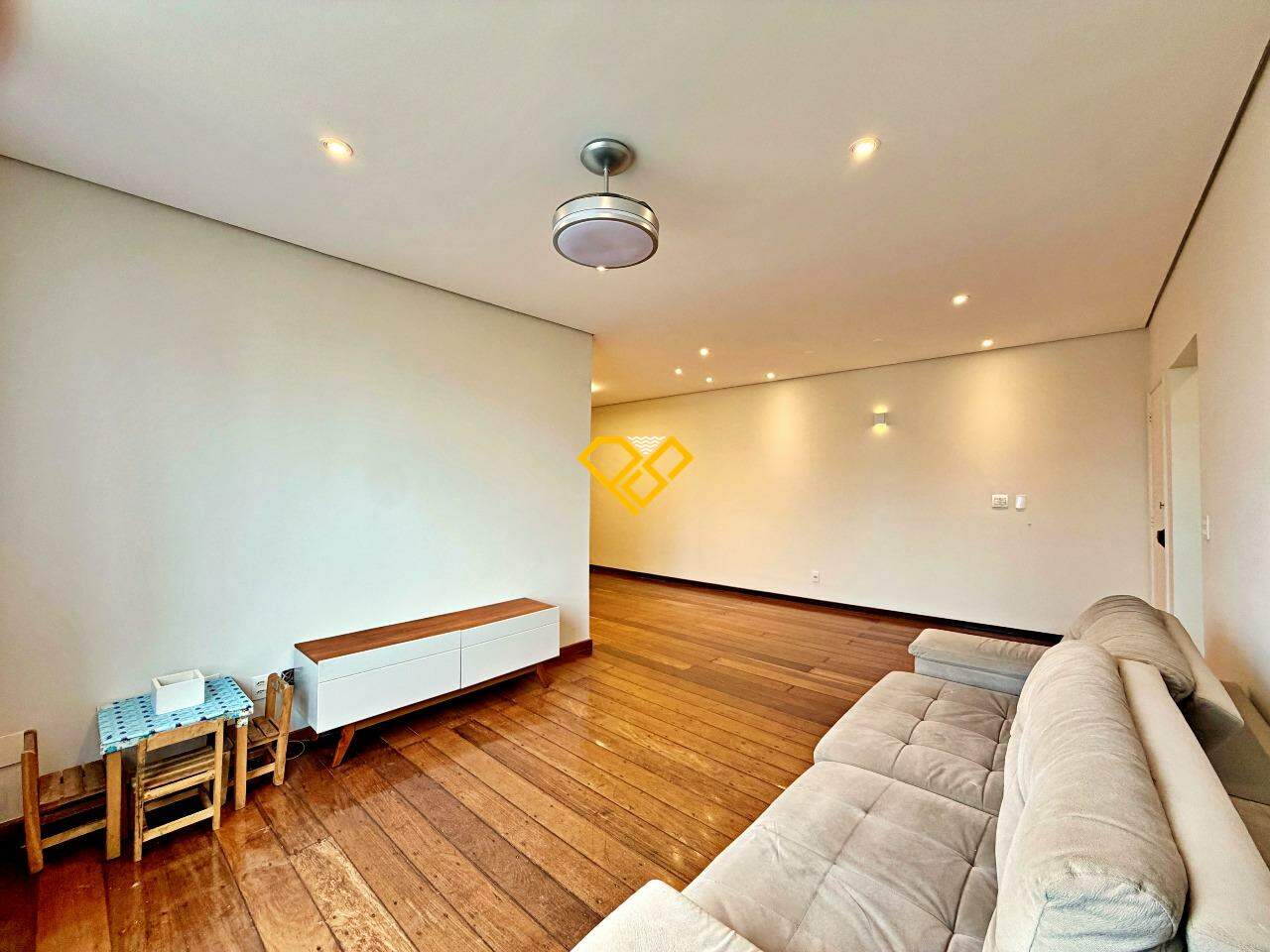 Apartamento para aluguel no Embaré: Sala