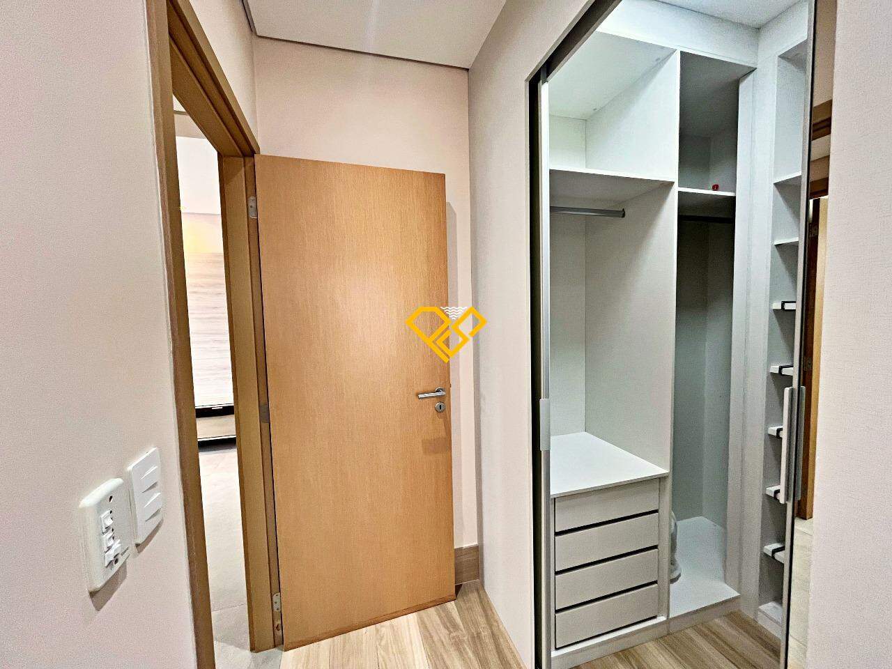Apartamento à venda no Aparecida: Dormitório 1 - suíte - closet