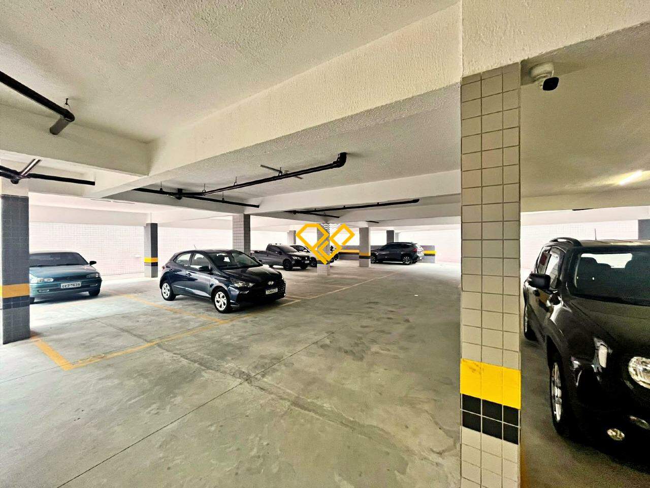 Apartamento para aluguel no Macuco: Garagem